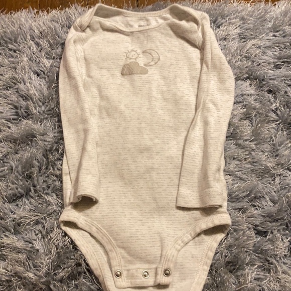 Set of 7 Carter’s onesies - Picture 3 of 8